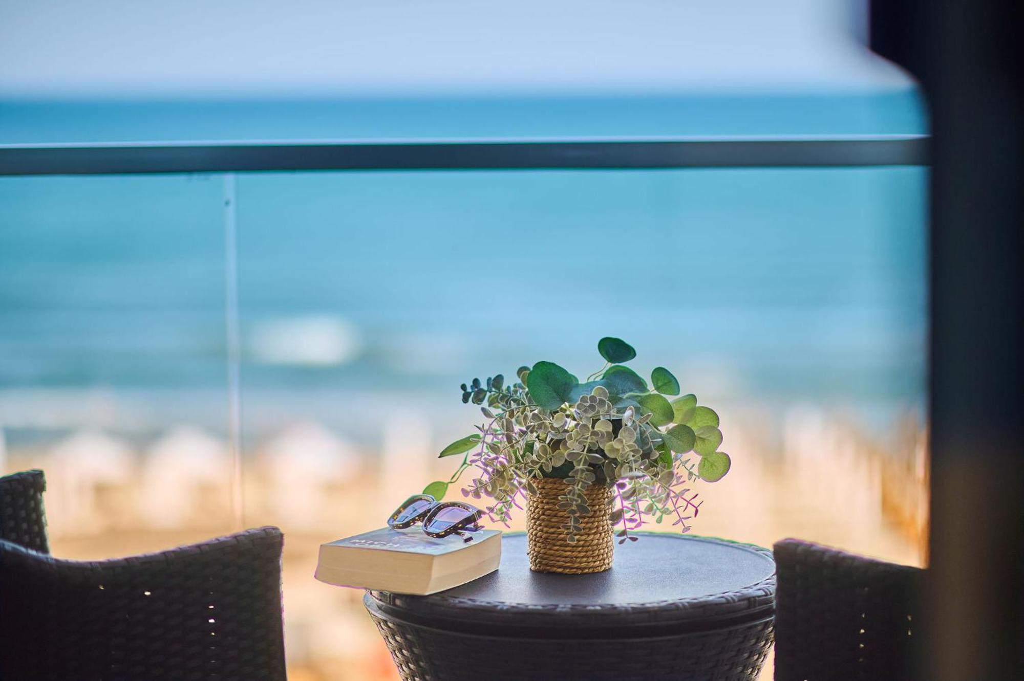 Alma Apartment In Infinity Beach Resort - Parking Mamaia Eksteriør bilde